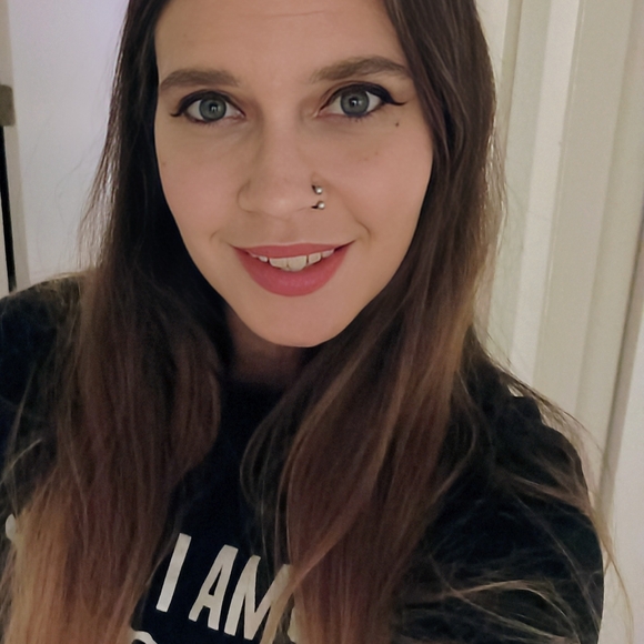 Meet your Posher, Amanda - Picture 5 of 8